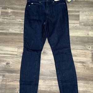 New Universal Threads High Rise Skinny Jeans in a Size 8.